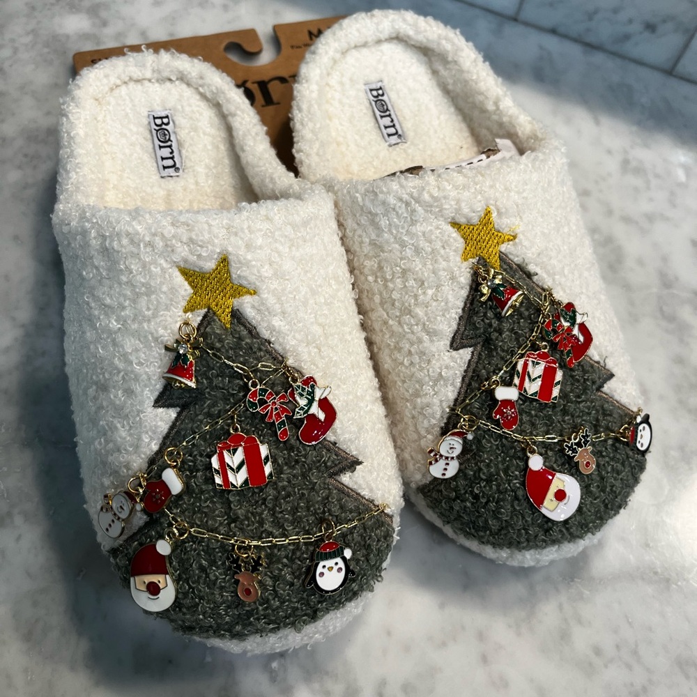 NWT Born Women's Christmas Slippers; Size 7-10
